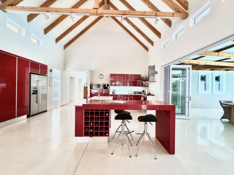 Luxurious architectural designed home for sale. - Photo 2