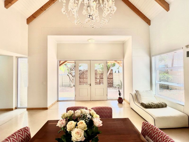 Luxurious architectural designed home for sale. - Photo 4