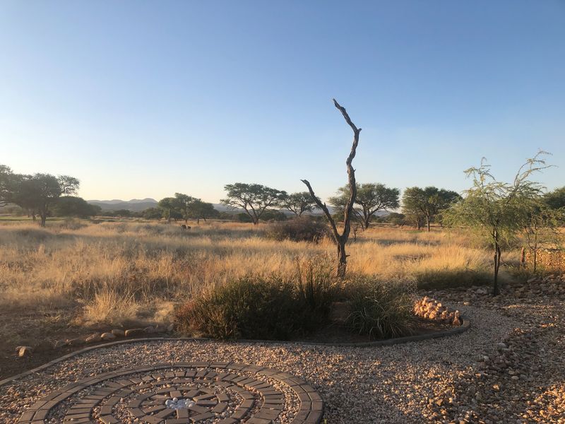 Enveloped by Nature - Photo 6