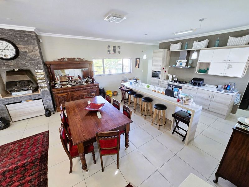 Charming Double-Story Family Home - Photo 3