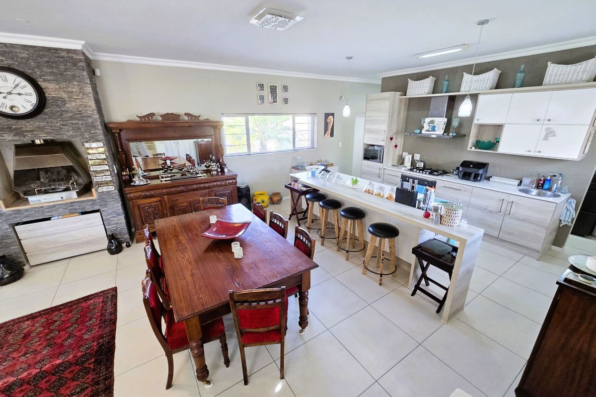 Charming Double-Story Family Home - Photo 3