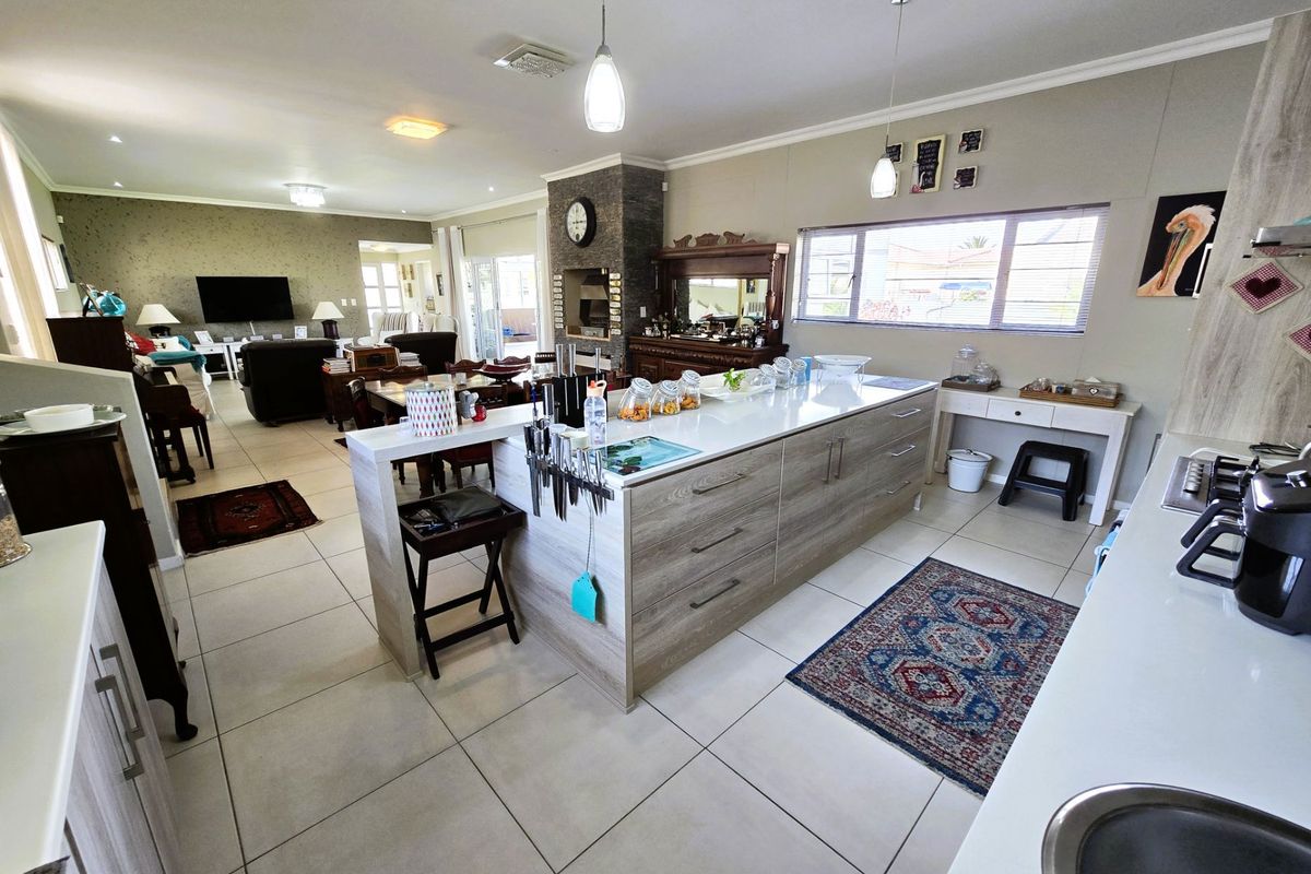 Charming Double-Story Family Home - Photo 4