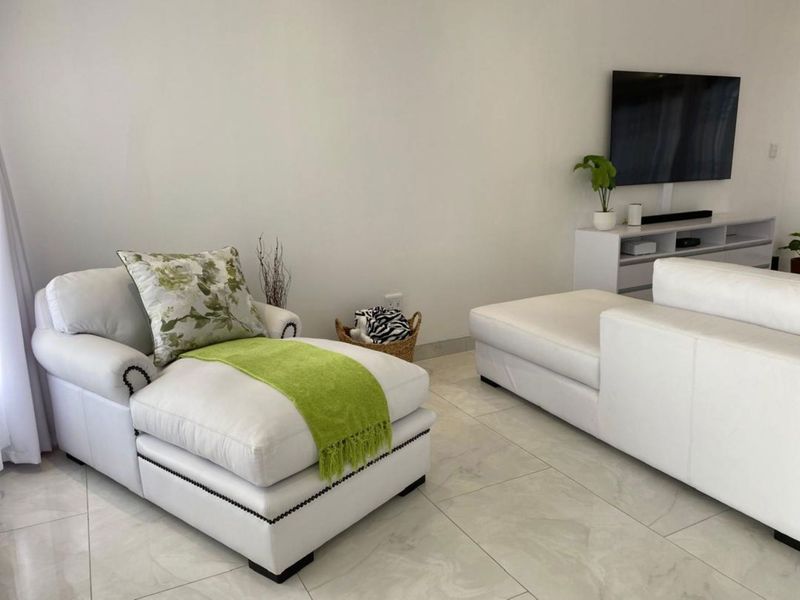 A COASTAL MASTERPIECE OF STYLE & COMFORT - Photo 10