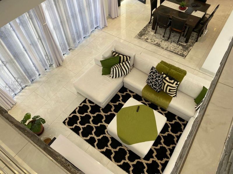 A COASTAL MASTERPIECE OF STYLE & COMFORT - Photo 3