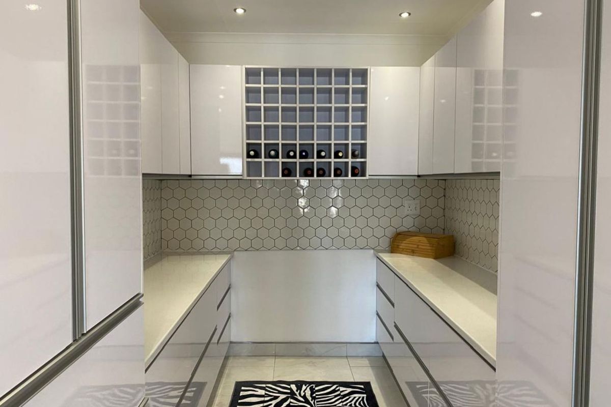 A COASTAL MASTERPIECE OF STYLE & COMFORT - Photo 4