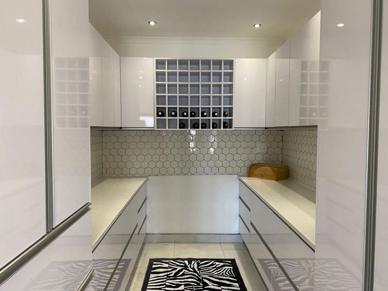 A COASTAL MASTERPIECE OF STYLE & COMFORT - Photo 4