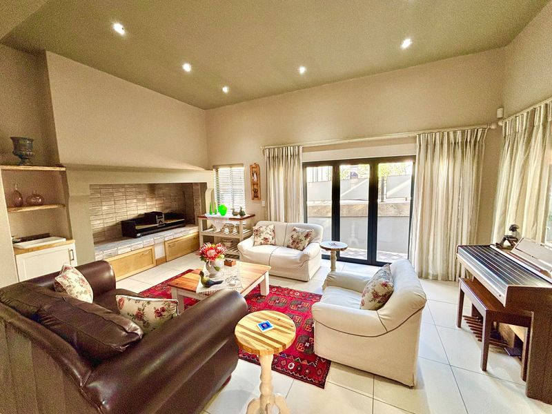 Luxury townhouse with modern finishes and views! - Photo 4