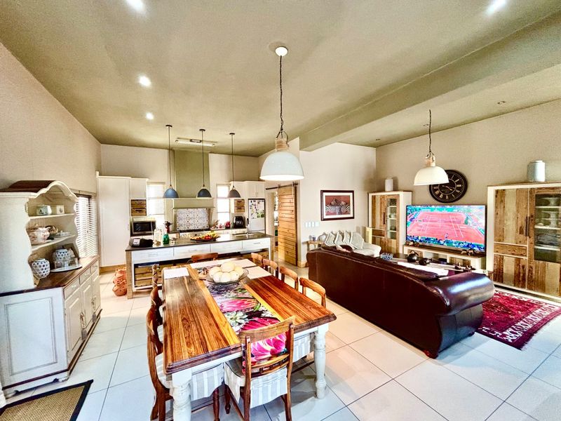 Luxury townhouse with modern finishes and views! - Photo 2