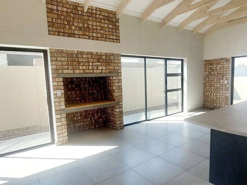 Newly Built Freestanding Home in Kramersdorf - Photo 2