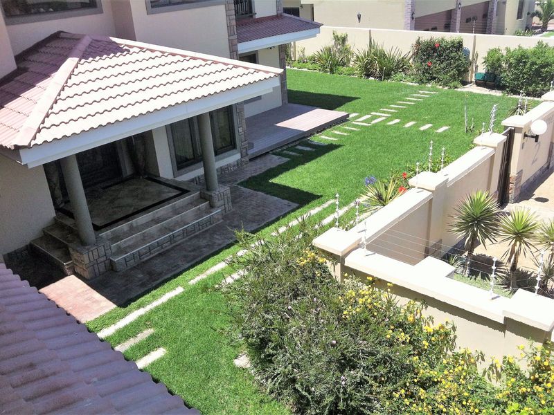 Exquisite Coastal Residence - Photo 1