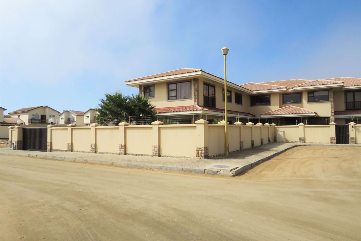 Exquisite Coastal Residence - Photo 5