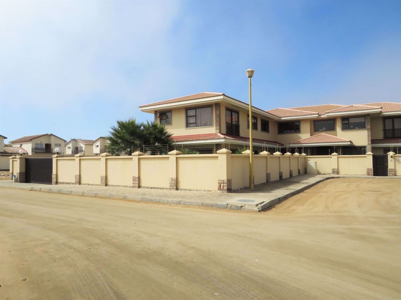 Exquisite Coastal Residence - Photo 5