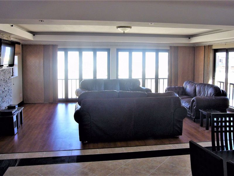 Exquisite Coastal Residence - Photo 9