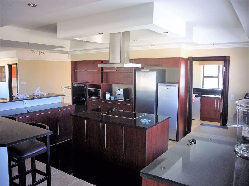 Exquisite Coastal Residence - Photo 3