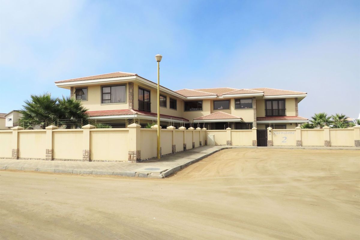 Exquisite Coastal Residence - Photo 2