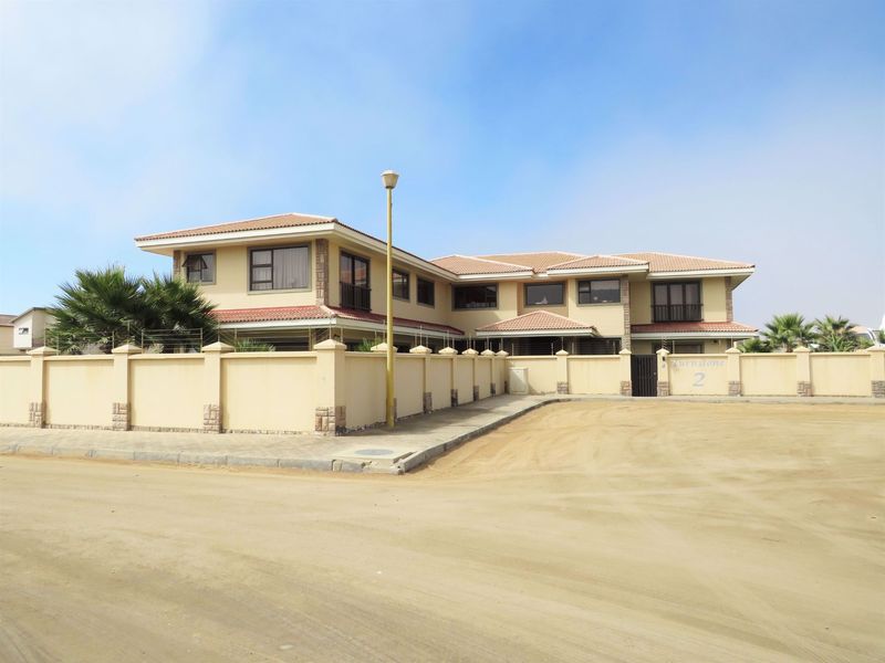 Exquisite Coastal Residence - Photo 2