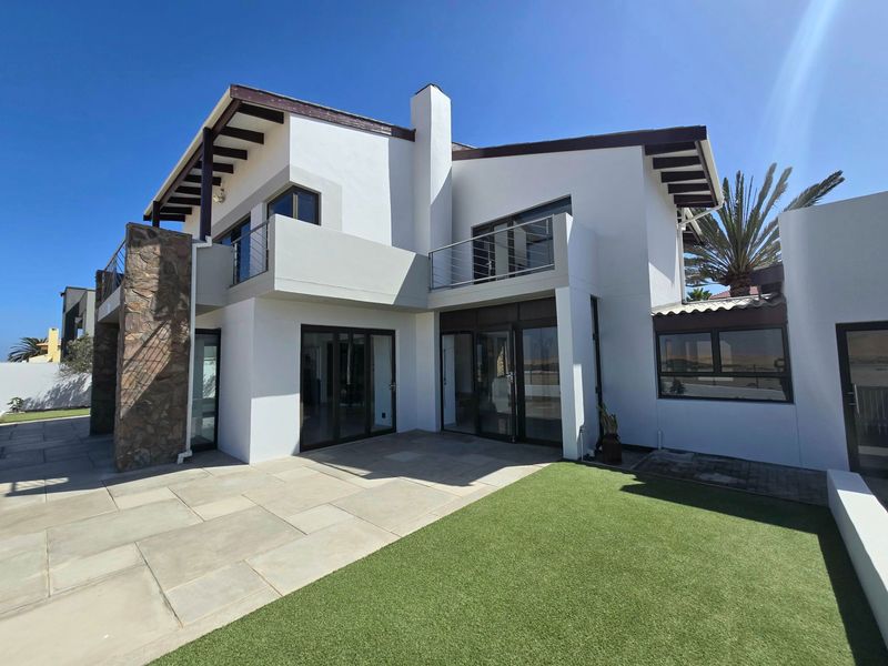 A Refined Family Residence Where Elegance Meets Everyday Living - Photo 1