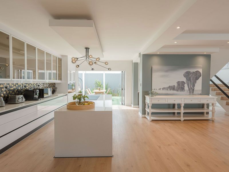 Coastal Beauty With Endless Ocean Views - Photo 9