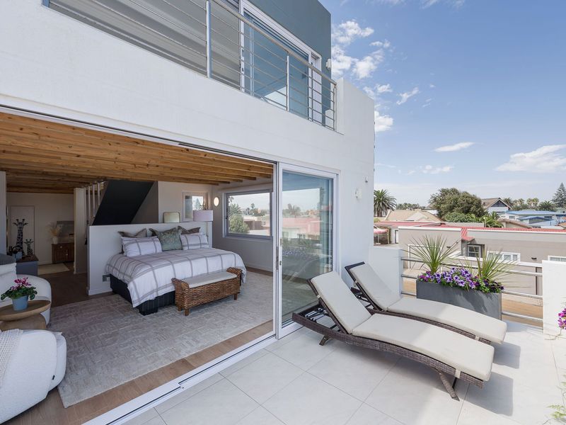 Coastal Beauty With Endless Ocean Views - Photo 3