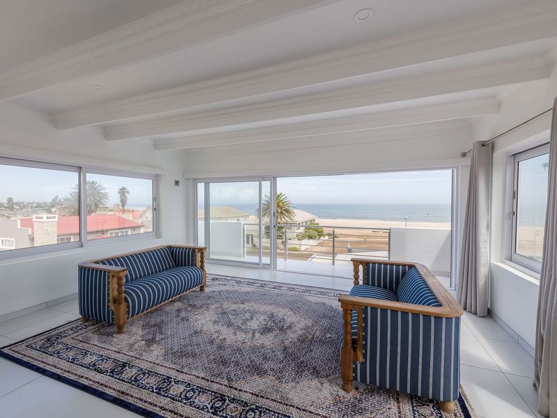 Coastal Beauty With Endless Ocean Views - Photo 4