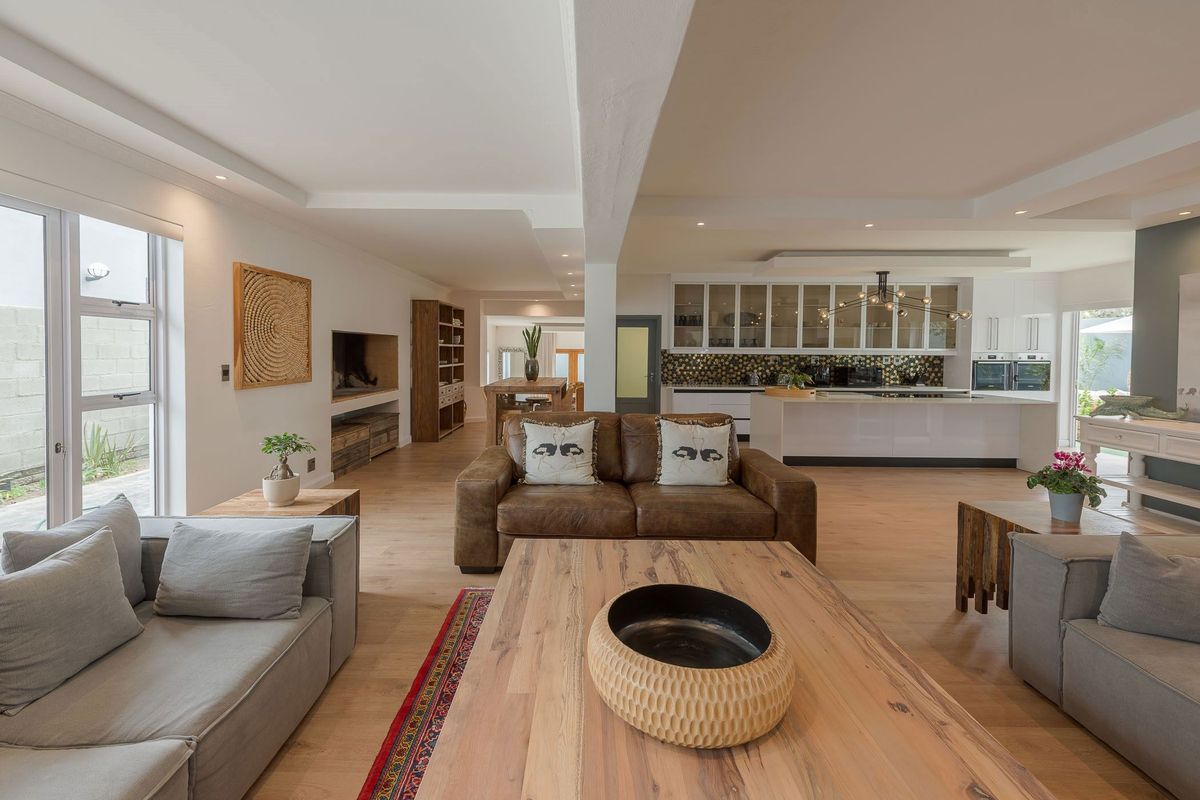 Coastal Beauty With Endless Ocean Views - Photo 5