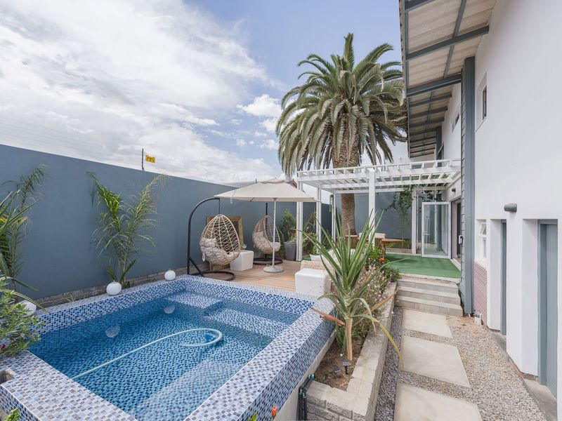 Coastal Beauty With Endless Ocean Views - Photo 2
