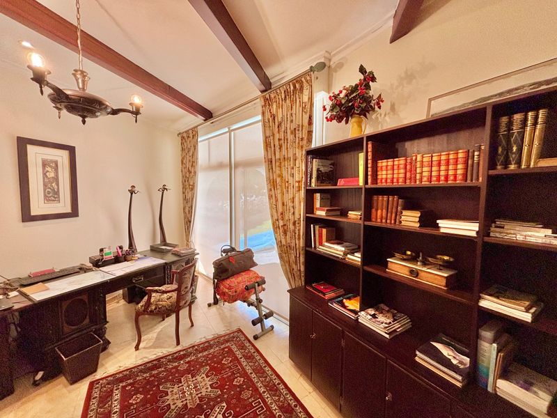 Elegant European Villa located in Luxury Hill. - Photo 7