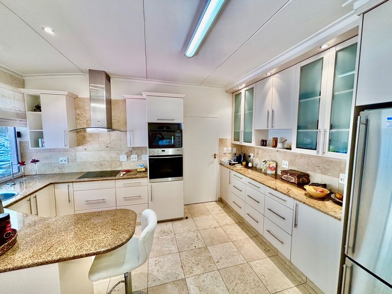 Elegant European Villa located in Luxury Hill. - Photo 6