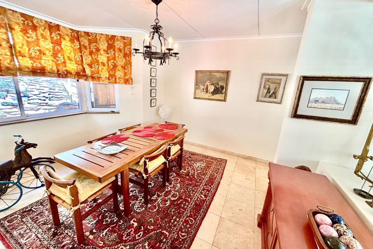 Elegant European Villa located in Luxury Hill. - Photo 5