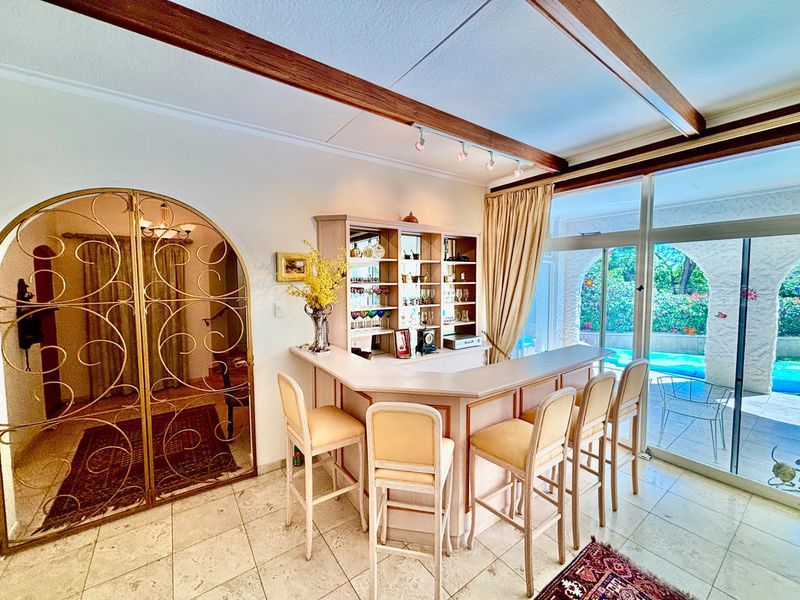 Elegant European Villa located in Luxury Hill. - Photo 4