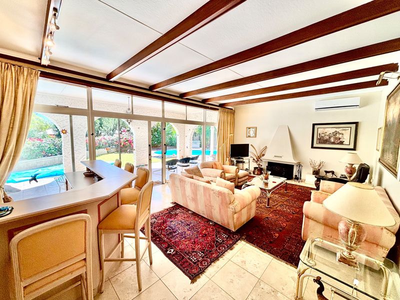 Elegant European Villa located in Luxury Hill. - Photo 2