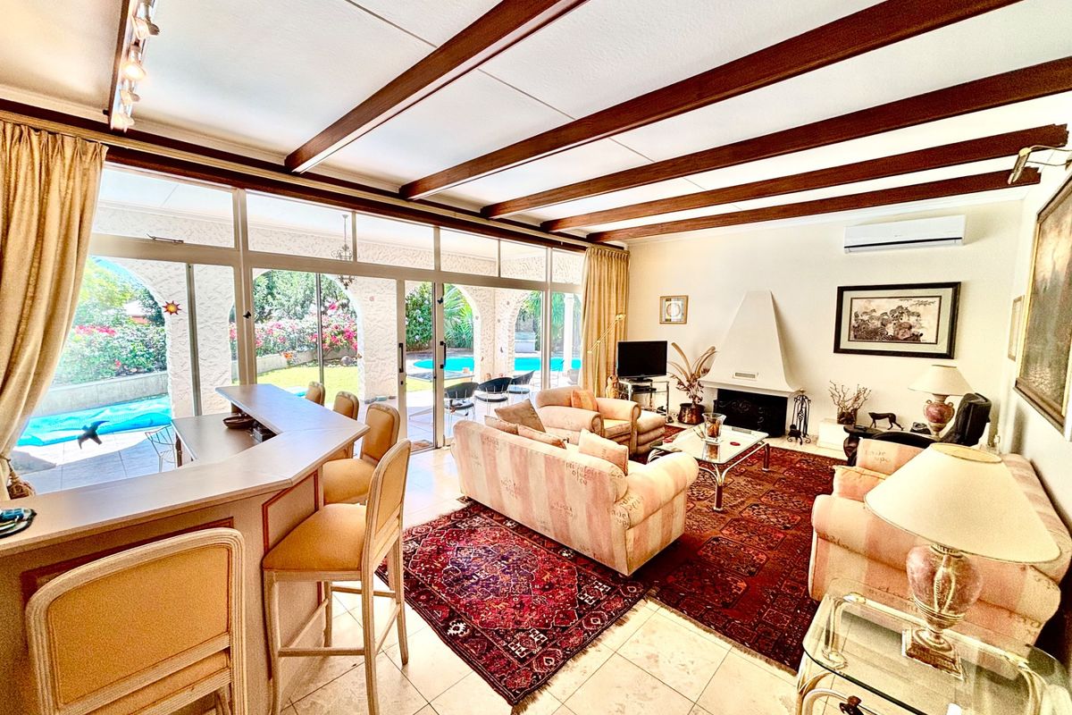 Elegant European Villa located in Luxury Hill. - Photo 2