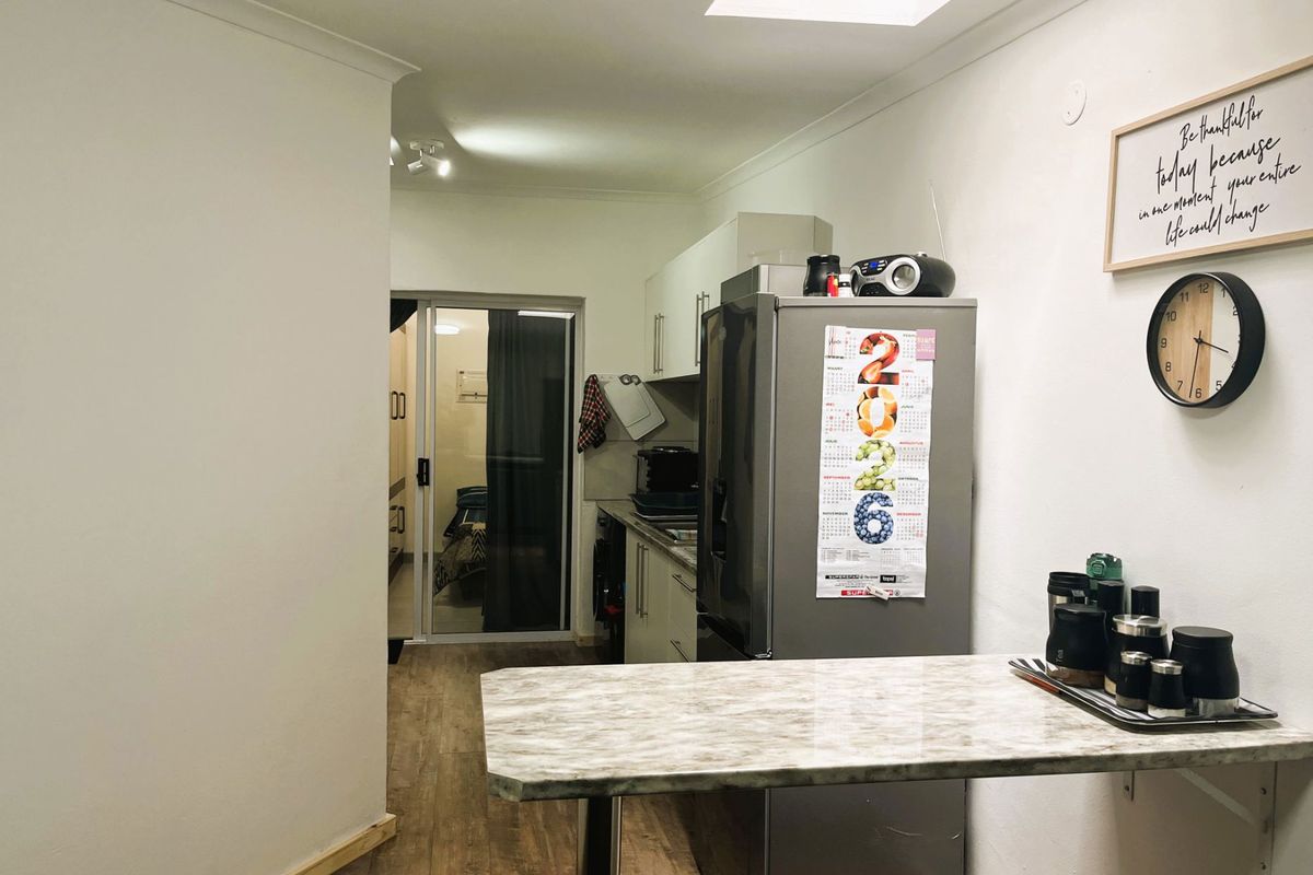 Airbnb-Friendly 1-Bedroom Apartment with Garage | Investment Opportunity - Photo 4