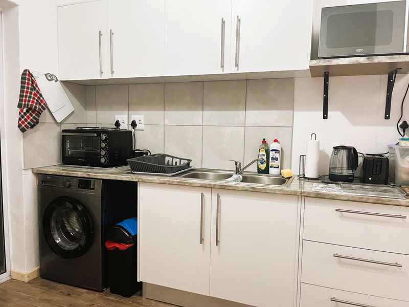 Airbnb-Friendly 1-Bedroom Apartment with Garage | Investment Opportunity - Photo 3