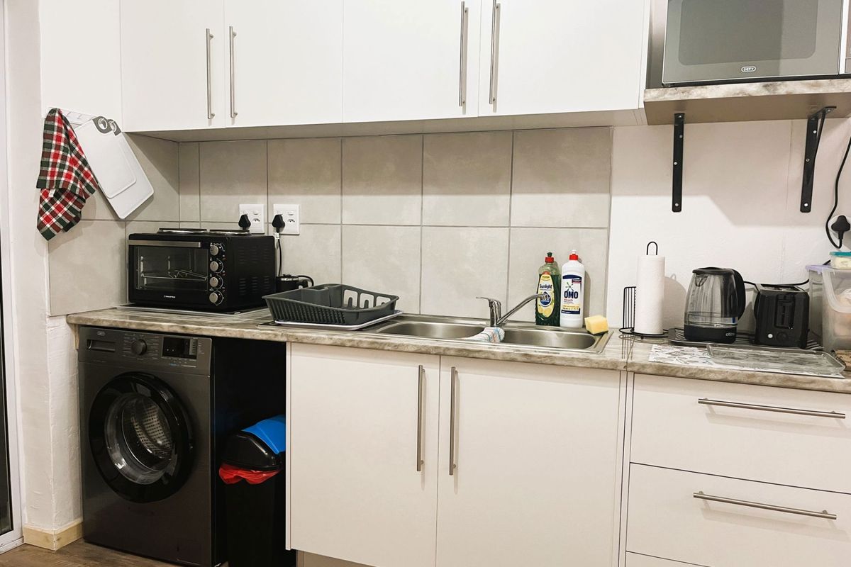 Airbnb-Friendly 1-Bedroom Apartment with Garage | Investment Opportunity - Photo 3