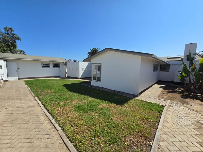 Spacious Home with Excellent Family Appeal - Photo 3