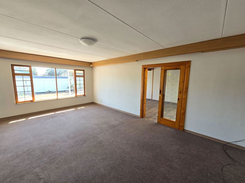Spacious Home with Excellent Family Appeal - Photo 7