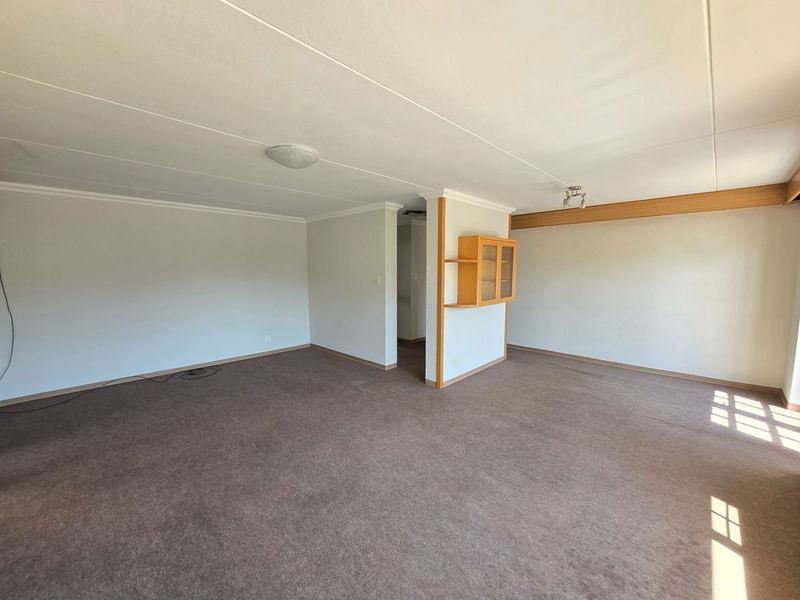 Spacious Home with Excellent Family Appeal - Photo 6