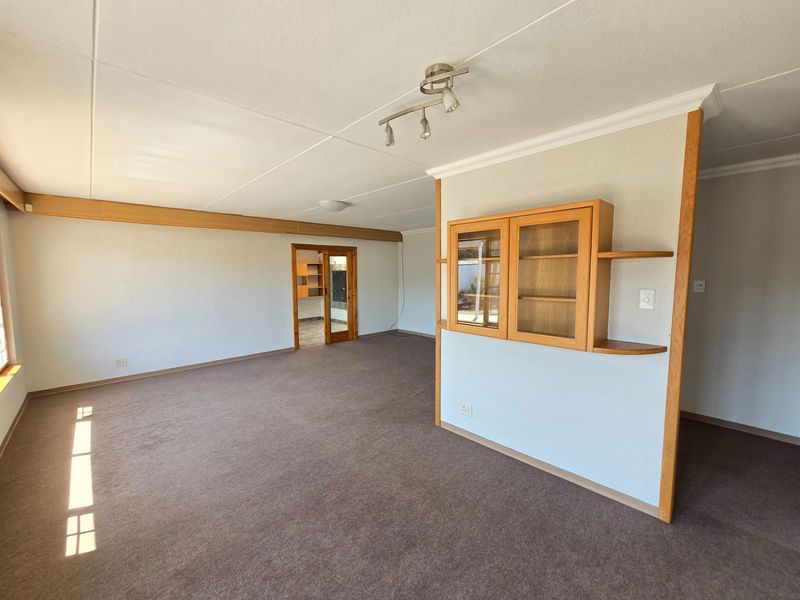 Spacious Home with Excellent Family Appeal - Photo 5