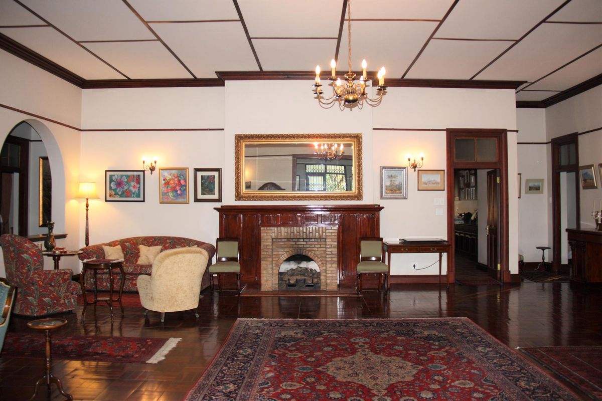 Timeless elegance in the heart of Klein Windhoek - Photo 3