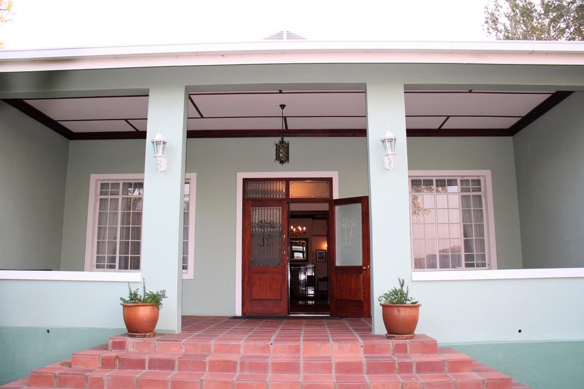 Timeless elegance in the heart of Klein Windhoek - Photo 2