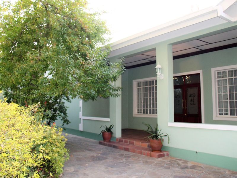 Timeless elegance in the heart of Klein Windhoek - Photo 7