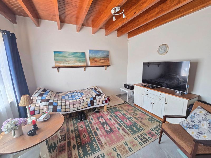 Versatile Coastal Home - Photo 10
