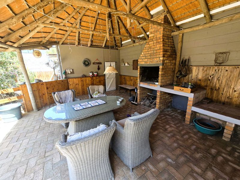 Versatile Coastal Home - Photo 4