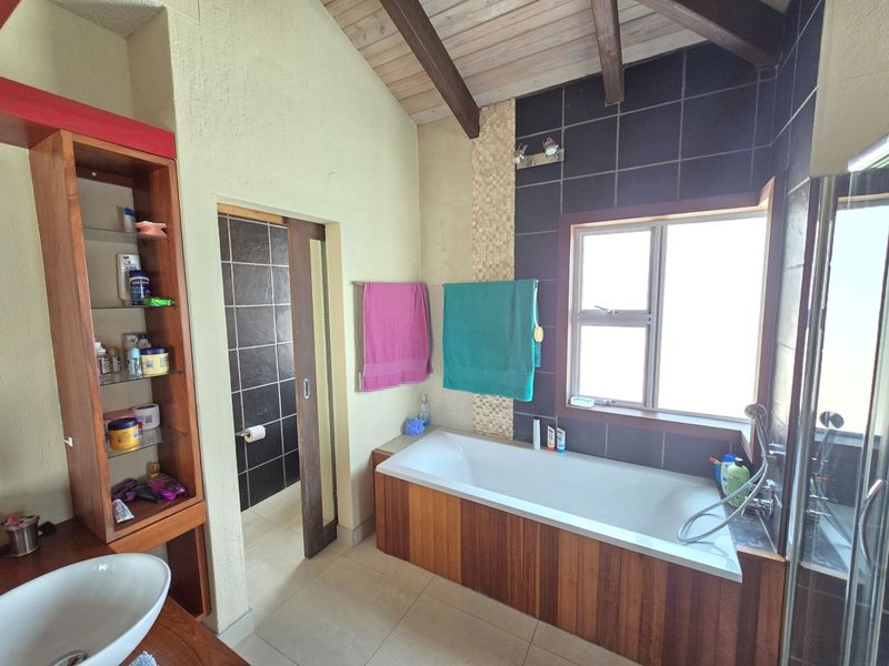 Experience Golf Estate Living with Style and Serenity - Photo 9