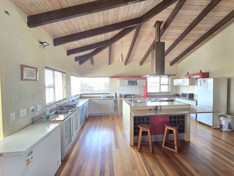 Experience Golf Estate Living with Style and Serenity - Photo 2