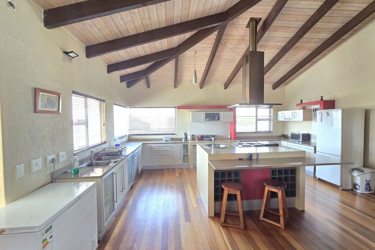 Experience Golf Estate Living with Style and Serenity - Photo 2