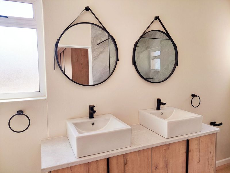 Experience Modern Comfort and Luxury at Rossmund Golf Resort - Photo 5