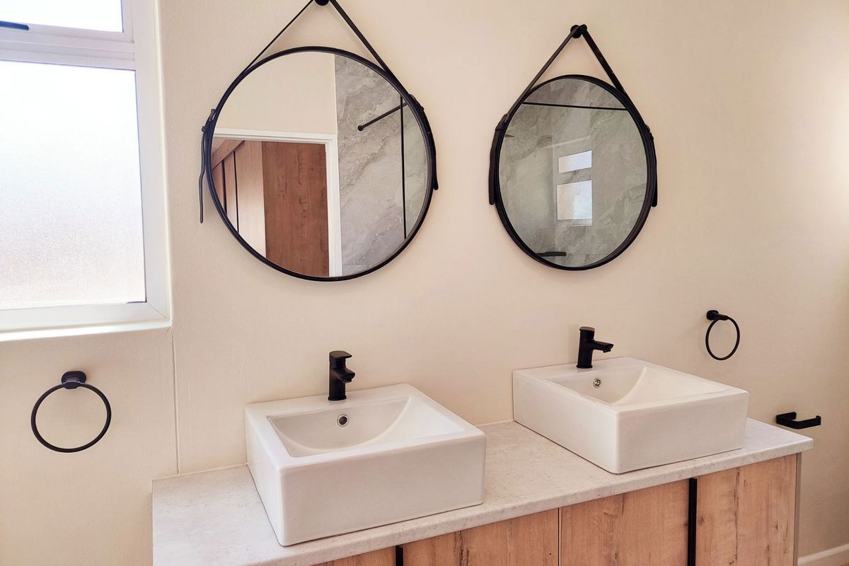 Experience Modern Comfort and Luxury at Rossmund Golf Resort - Photo 5