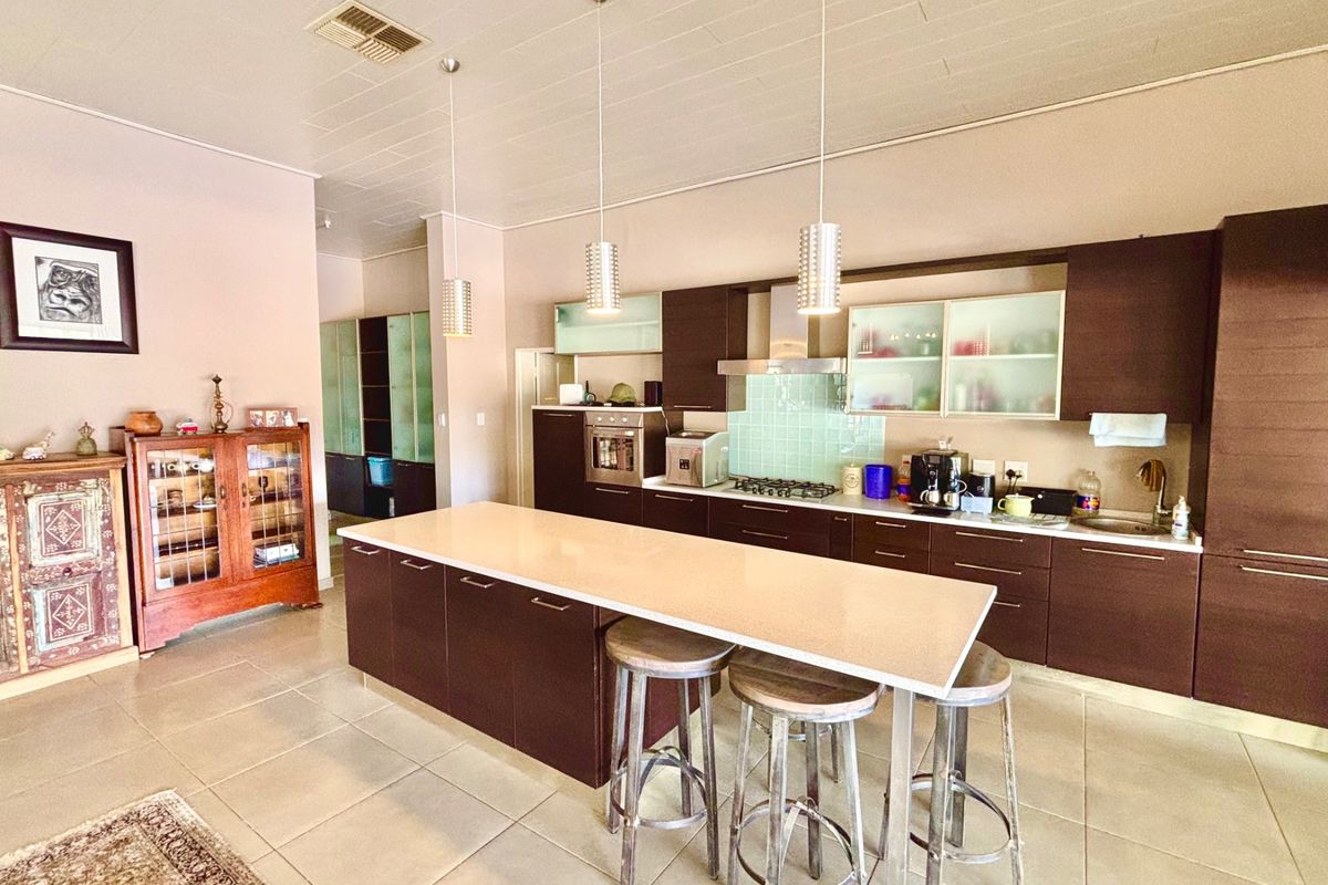 Exceptional value for those seeking a flexible living solution in a prime location. - Photo 2